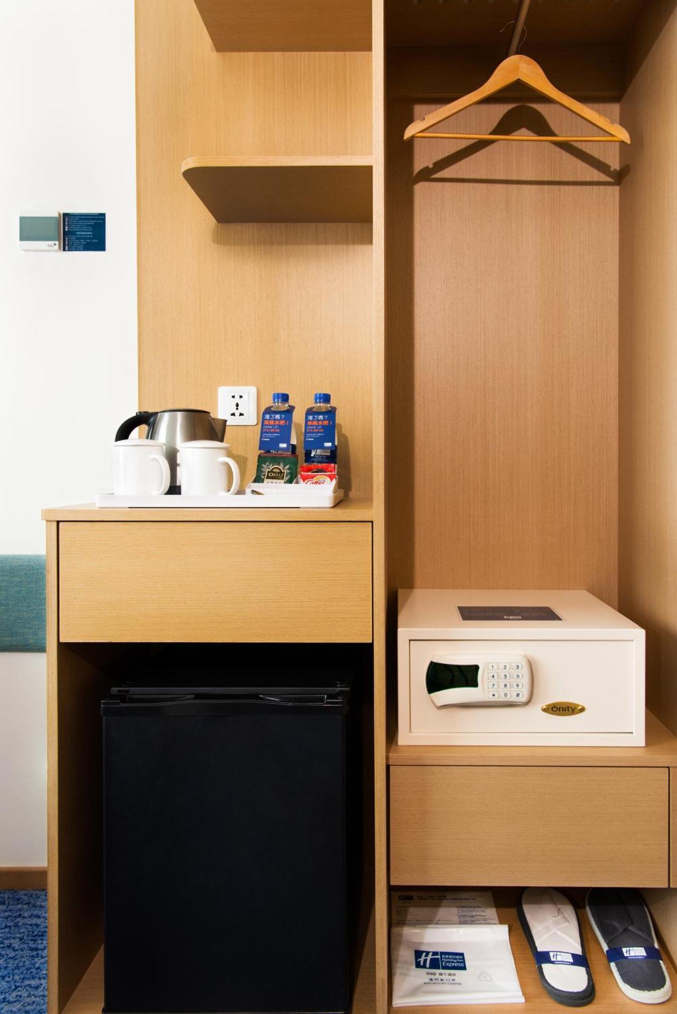 Holiday Inn Express Macau City Centre By Ihg Exterior photo